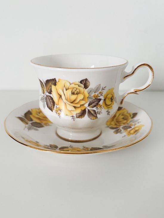 Queen Anne Other - Vintage Queen Anne Fine Bone China Tea Cup & Saucer - Gold Filigree